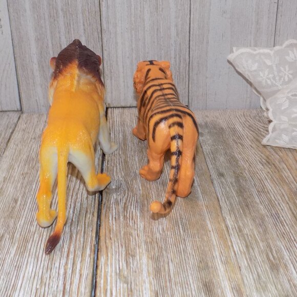 Lion and Tiger Plastic Toys, Preschooler Toys,  Cake Topper - Picture 7 of 9